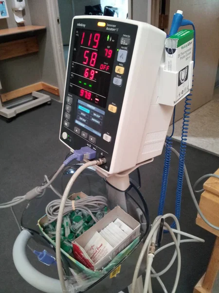 Életjelek Bedside Robot Mutató hőmérséklet, pulzus, vérnyomás — Stock Fotó