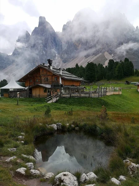 Dolomite Ulusal Parkı 'ndaki güzel dağ manzarası Unesco Dünya Mirası, Trentino alto Adige, İtalya