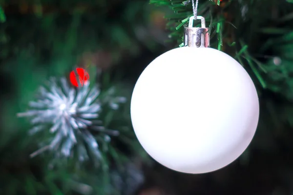 Nytt Julklapp Julleksaker Trädet Närbild Kopiera Utrymme — Stockfoto