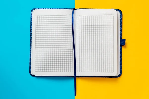 Cuaderno Azul Sobre Fondo Azul Naranja Herramientas Registro Contabilidad — Foto de Stock