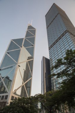 Çin, Hong Kong'modern mimarisi ile sokak. 28 Kasım 2015.