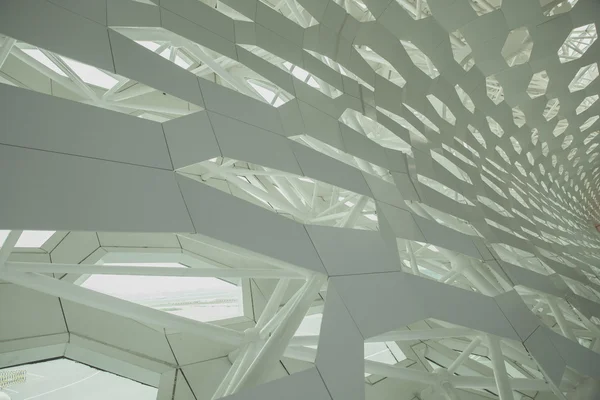 Struttura interna futuristica Elemento murale dell'architettura bionica moderna. Calcestruzzo e metallo . — Foto Stock