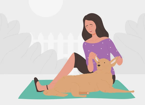 Kobieta spędza czas ze zwierzakiem, bawiąc się z własnym psem na zewnątrz — Wektor stockowy