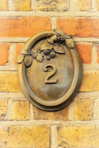 2 numaralı böğürtlenli ev.