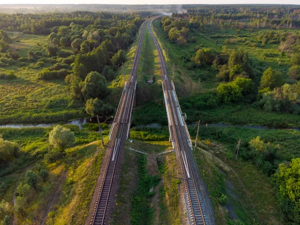 Залізниця Два Шляхи Мосту Над Річкою Диких Полях — стокове фото