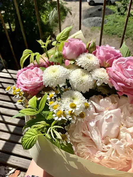 Krásná Luxusní Jarní Kytice Smíšených Květin Práce Květinářky Romantický Koncept — Stock fotografie