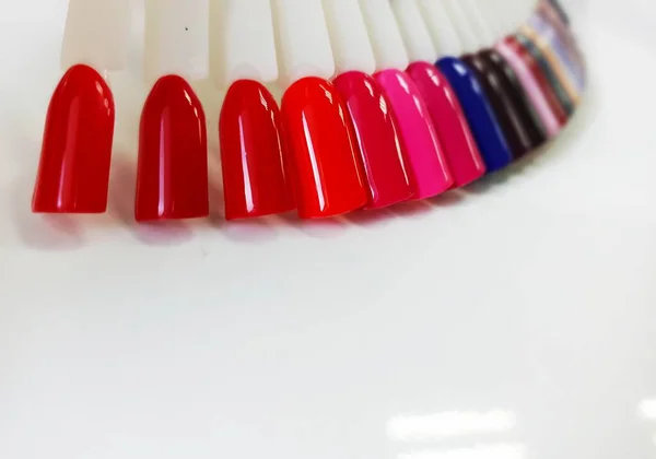 Diferentes Unhas Coloridas Polonês Manicure Paleta Fundo Amostras Vernizes Prego — Fotografia de Stock