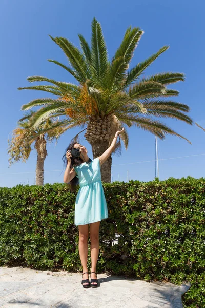 Happy tourist girl on holiday trip to Heraklion, Crete, Greece — Stock Photo, Image
