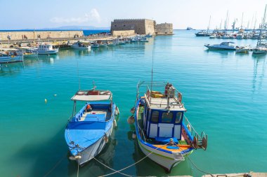 Akdeniz Venedik limanı ve kale manzarası Heraklion