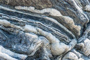 Tabiat gücü Yunanistan 'ın Girit kentinin güney merkez sahilinde, çeşitli şekillerde, renklerde, kalınlıklarda, belirgin kaya katmanları oluşum detaylarını sıkıştırdı. Doğa Jeolojik Bilimler Konsepti