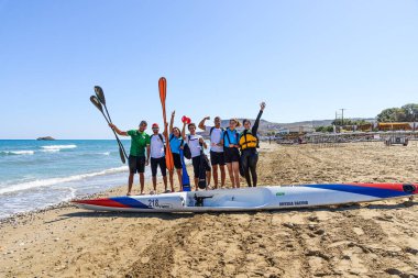 Heraklion, Girit, Yunanistan, 14 Eylül 2023. Karteros Plaj Spor Merkezi 'nde 3. Akdeniz Sahil Oyunları. Akdeniz Plaj Oyunları şampiyonası sırasında Cezayir Tunus kano yarışı takımları
