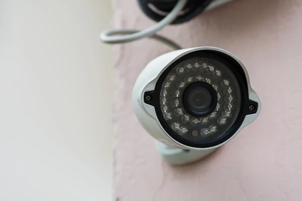 Câmera de segurança CCTV na parede — Fotografia de Stock