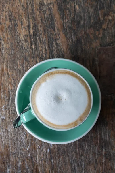 Tazza di caffè su sfondo di legno — Foto Stock