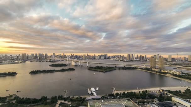 Tiempo lapso arco iris puente vista en Bahía de Tokio — Vídeo de stock