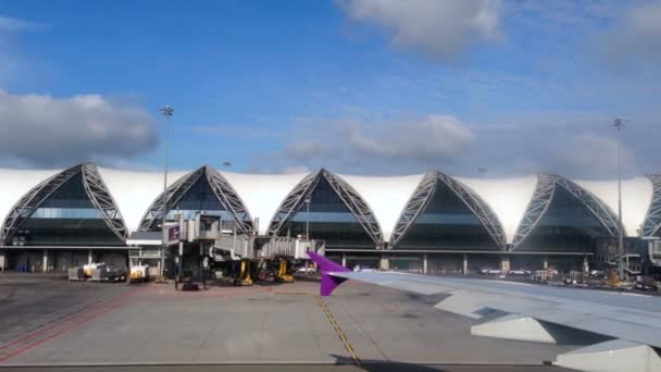Taxi aereo all'aeroporto di Suvarnabhumi — Video Stock