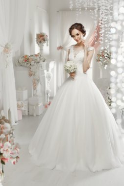 kadın gelinlikle poz