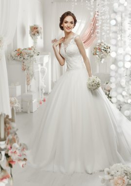 kadın gelinlikle poz