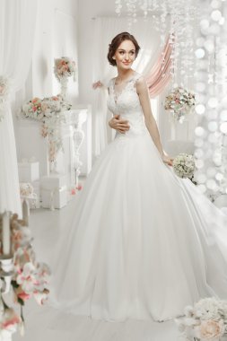 kadın gelinlikle poz