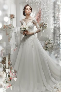 kadın gelinlikle poz