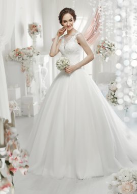 kadın gelinlikle poz