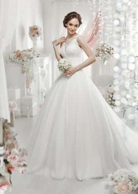 kadın gelinlikle poz