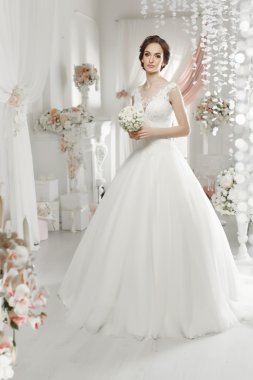  kadın gelinlikle poz