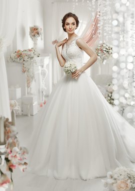  kadın gelinlikle poz