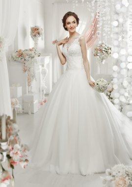 kadın gelinlikle poz