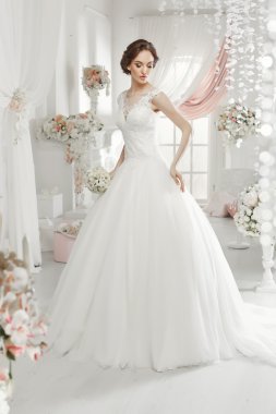  kadın gelinlikle poz