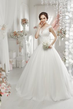 kadın gelinlikle poz