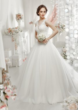  kadın gelinlikle poz