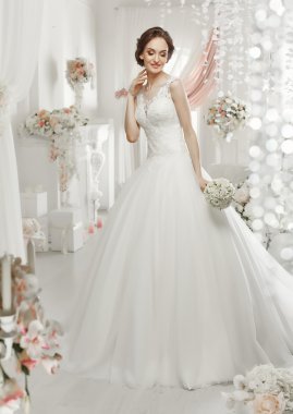 kadın gelinlikle poz