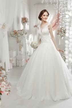 kadın gelinlikle poz