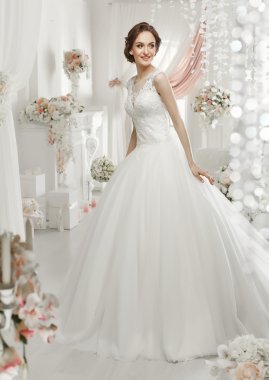 kadın gelinlikle poz