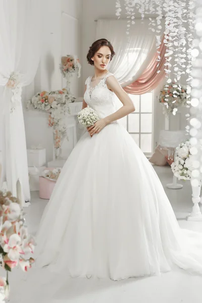 Woman posing in a wedding dress — Stock Photo, Image