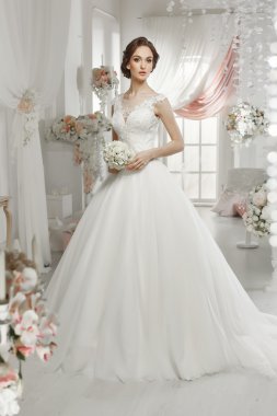  kadın gelinlikle poz