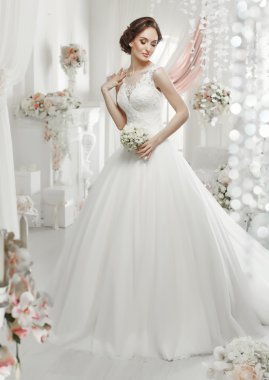 kadın gelinlikle poz