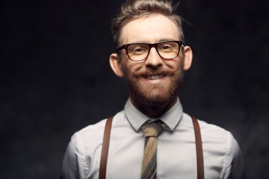 duygusal adam bıyık ve sakal