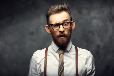 duygusal adam bıyık ve sakal