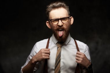 duygusal adam bıyık ve sakal