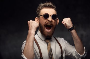 duygusal adam bıyık ve sakal