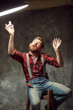 duygusal adam bıyık ve sakal