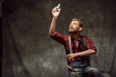 duygusal adam bıyık ve sakal