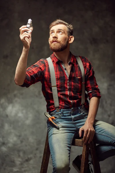 Emotionele man met snorren en baard — Stockfoto