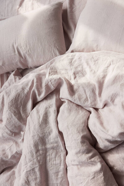 Photo Beautiful Ecological Natural Linen Bedding Pastel Colour Sheet Two — Stock Photo, Image