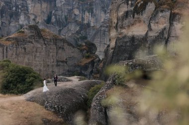 Düğün fotoğrafları dağlarda çekiliyor.