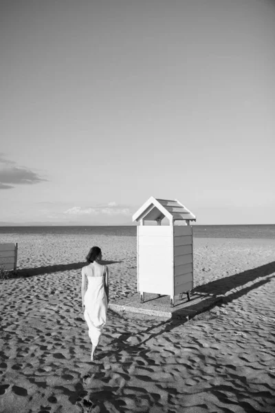 Black White Photo Girl Short Hair White Dress Looks Side — Stock Photo, Image