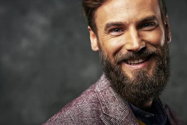 Bearded man with a very interesting look — Stock Photo, Image