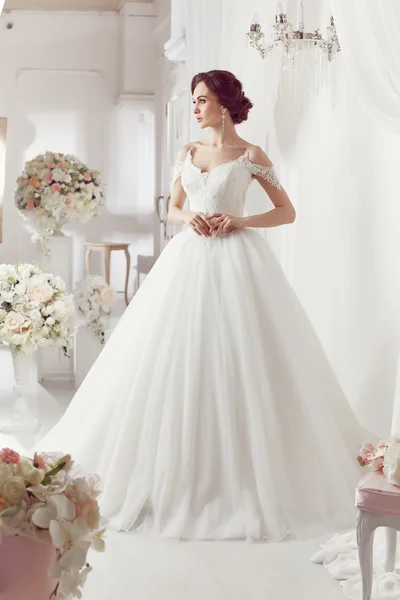 The beautiful woman posing in a wedding dress — 스톡 사진