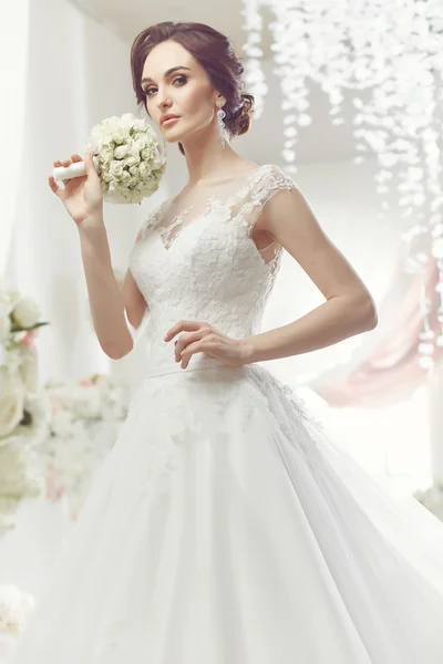 Woman posing in a wedding dress — Stock Photo, Image